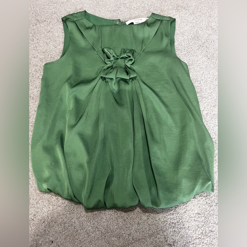 Studio M Women's Sleeveless S Blouse Green w/ Ruffle Detail, Scoop Neck Lined
